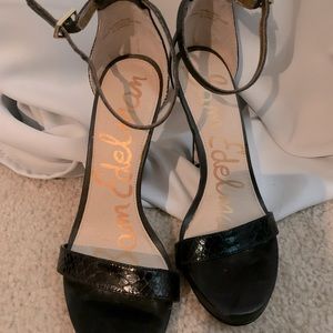Classic style, only worn twice, 4inch heels.
